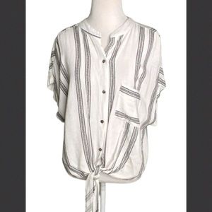 Olivaceous Black & White Short Sleeve Blouse L